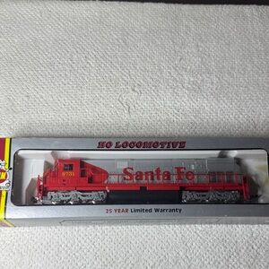AHM 8731 Santa Fe HO Scale Diesel Locomotive Model Train (New)